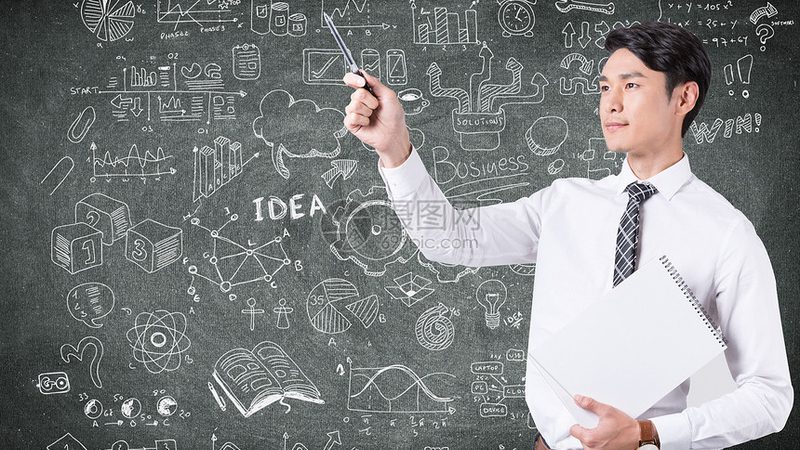 在选择学校时，您可以关注以下几点：