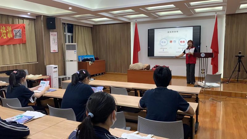 在进行保安证培训时，通常需要以下身份证复印件内容：